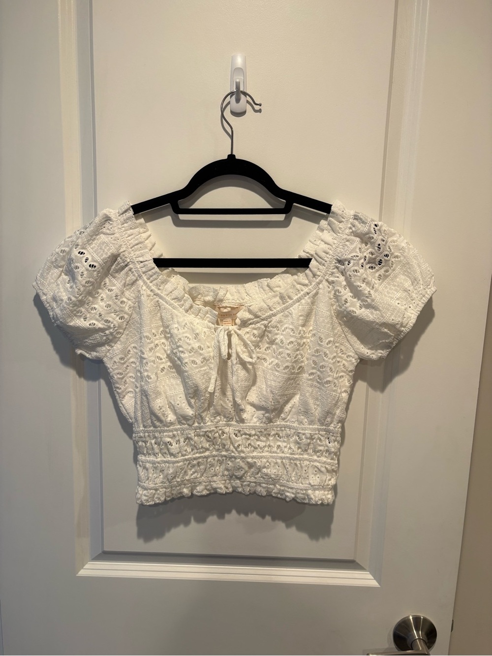 Monteau Los Angeles White Eyelet Crop Top